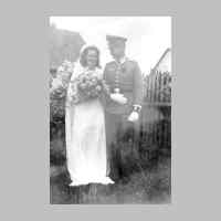 017-0011 Hochzeitsbild Guenter und Gertrud Papst, geb. Zwingelberg. Frischenau am 28.08.1943. .jpg
